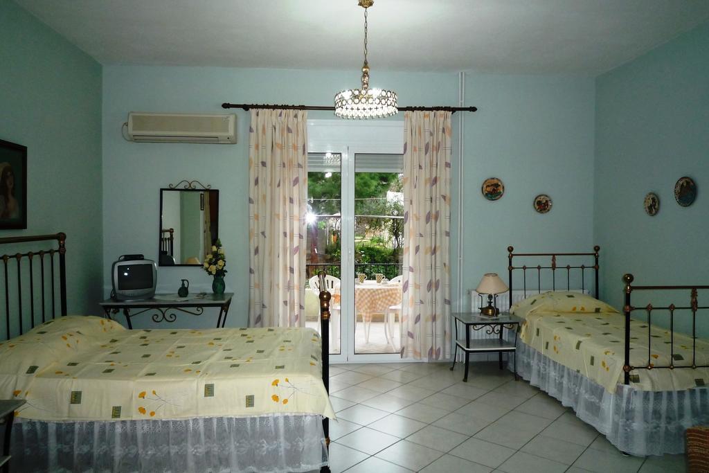 Kleidas Apartments Thymianá Zimmer foto